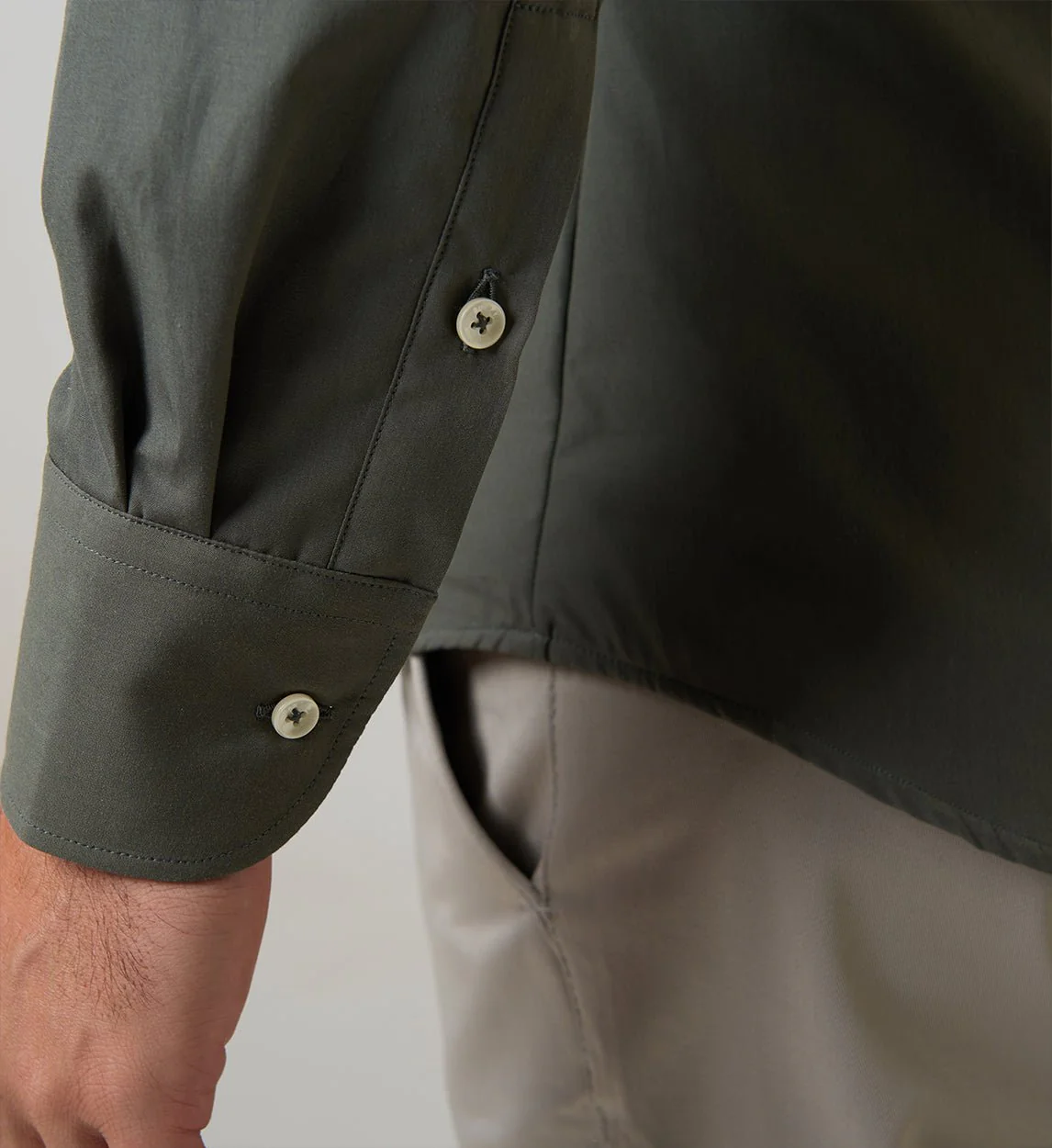 Camisa Antisudor Casual Verde Kaki - Image 3