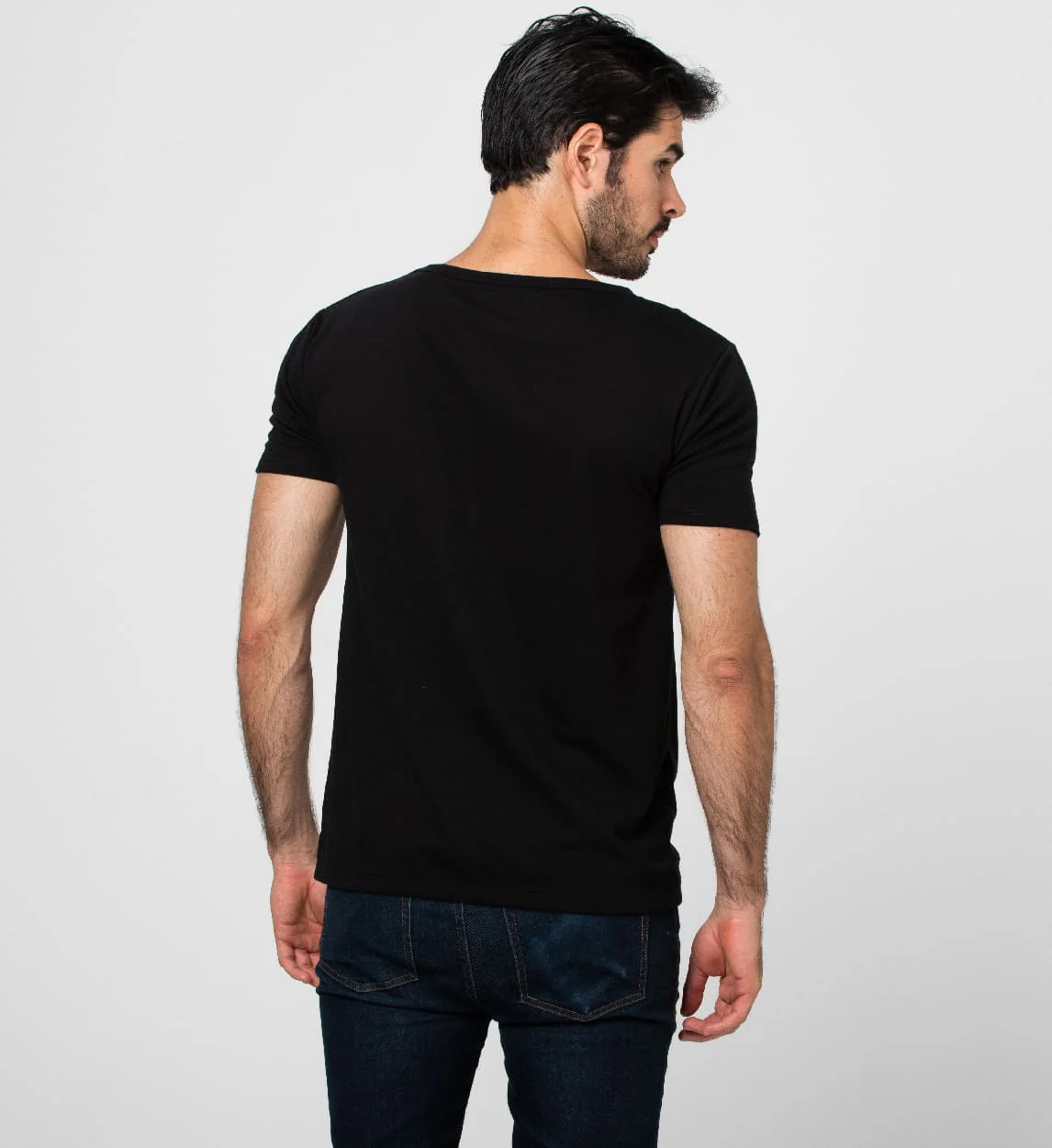 Camiseta Antisudor Cuello V Grande Negro - Image 4