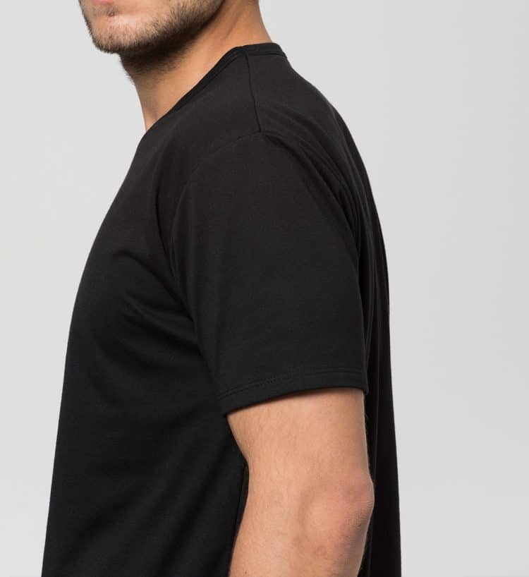 Camiseta Antisudor Cuello V Negra - Image 5