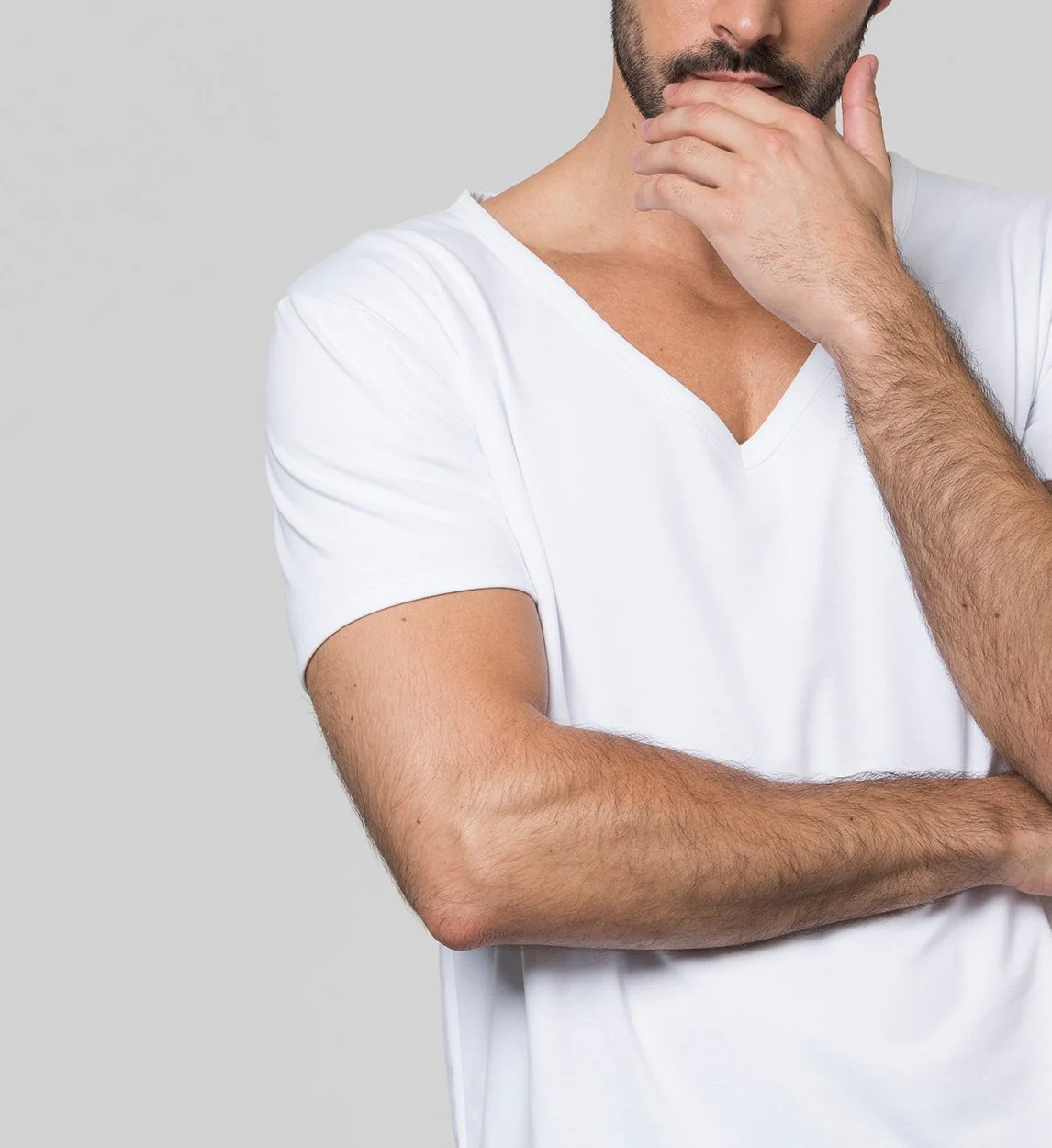 Camiseta Antisudor MaxDry Cuello V Grande Blanco Protección Axilar Extra - Image 6