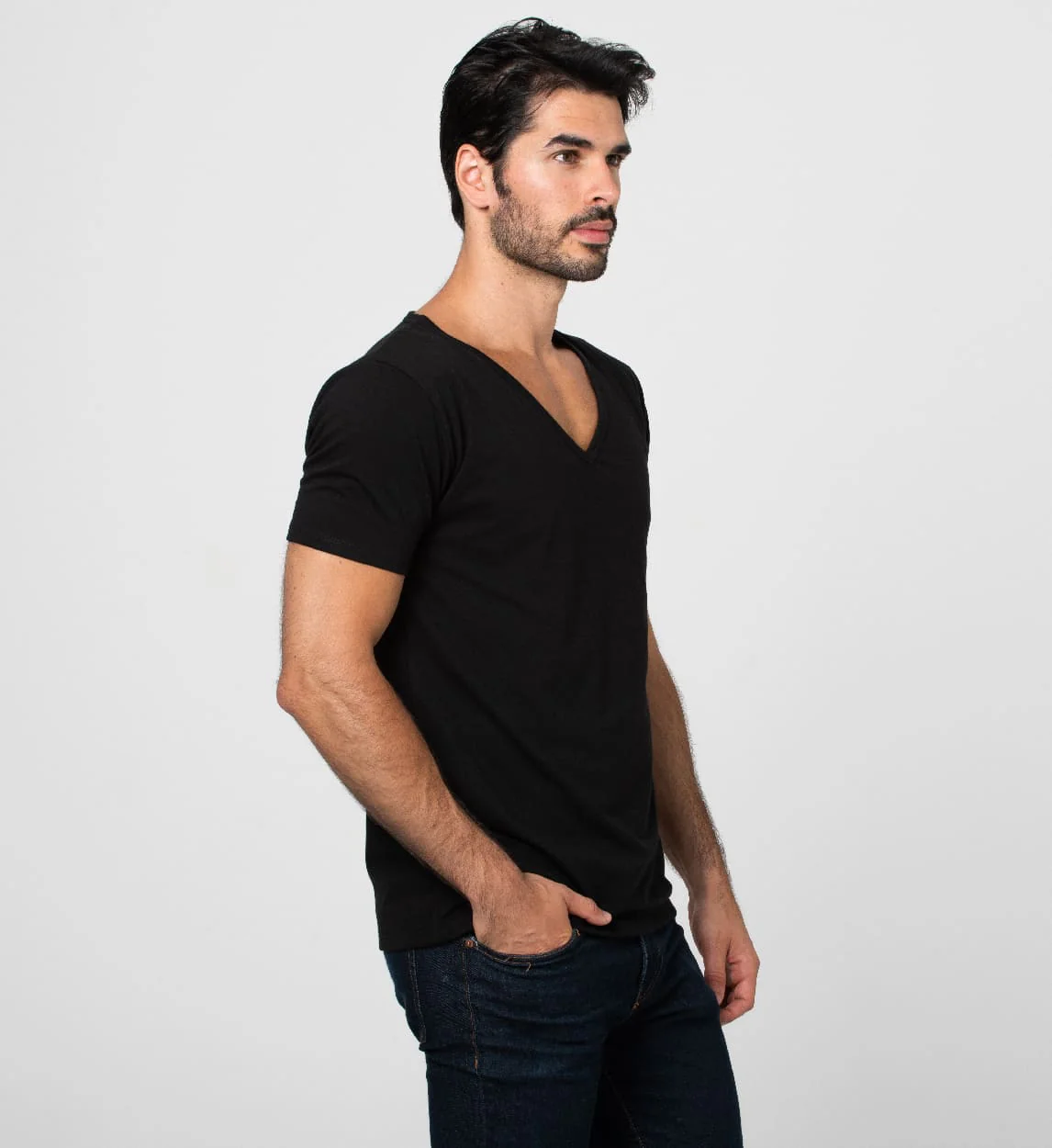 Camiseta Antisudor MaxDry Cuello V Grande Negro Protección Axilar Extra - Image 4