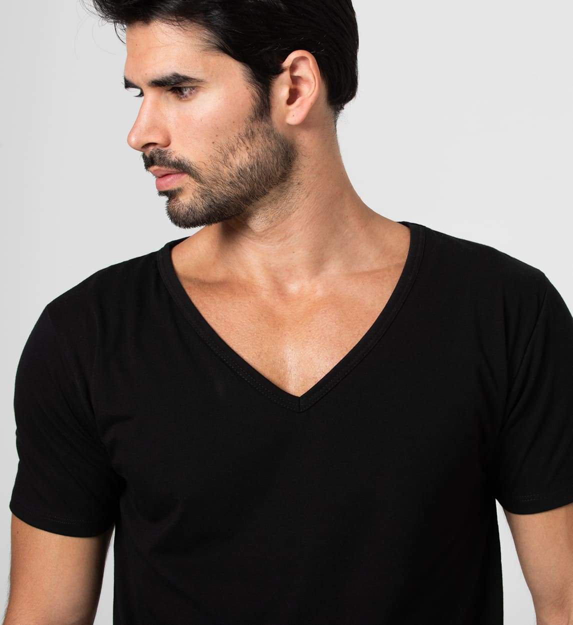 Camiseta Antisudor MaxDry Cuello V Grande Negro Protección Axilar Extra - Image 5