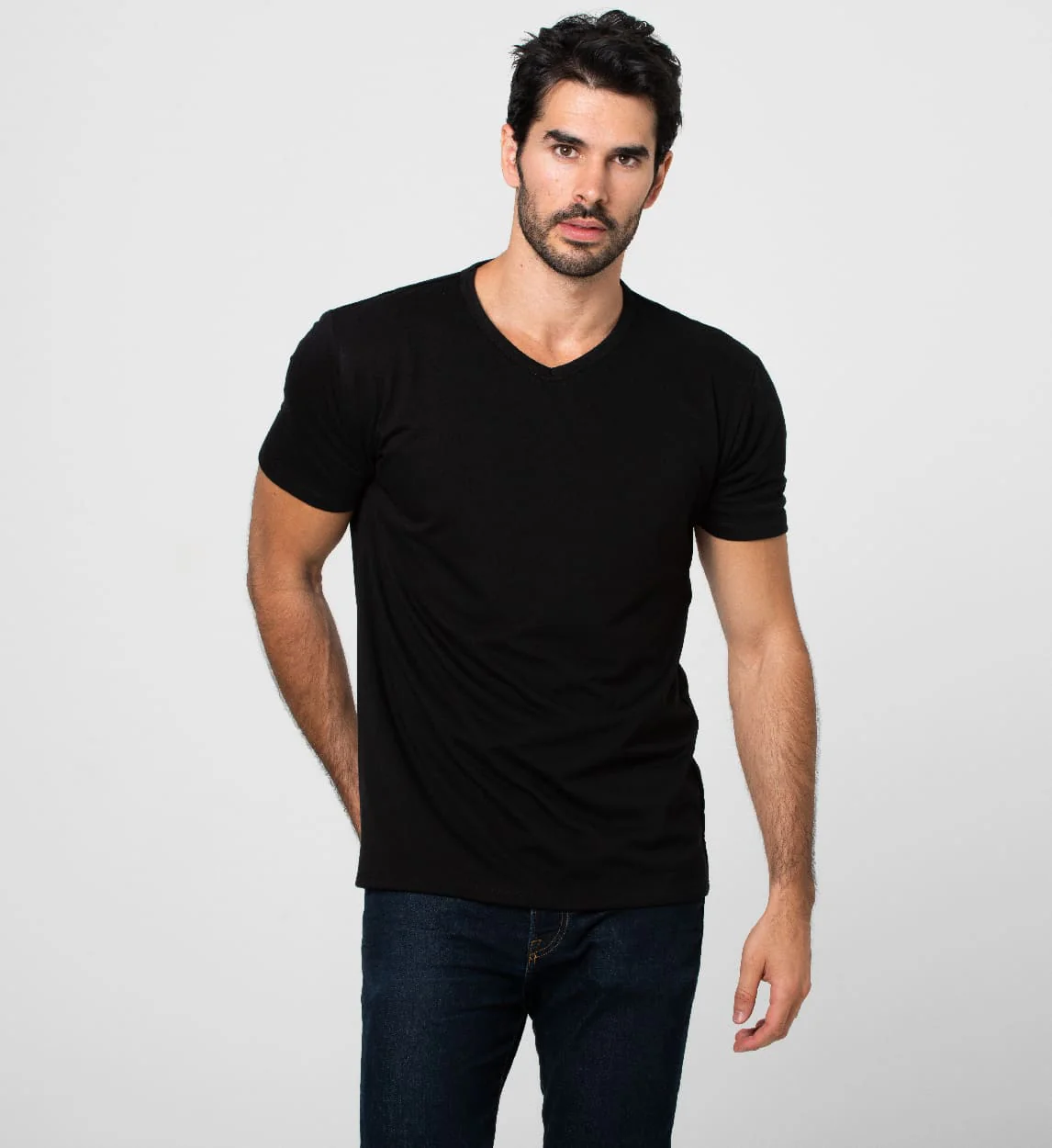 Camiseta Antisudor MaxDry Cuello V Negro Protección Axilar Extra - Image 3