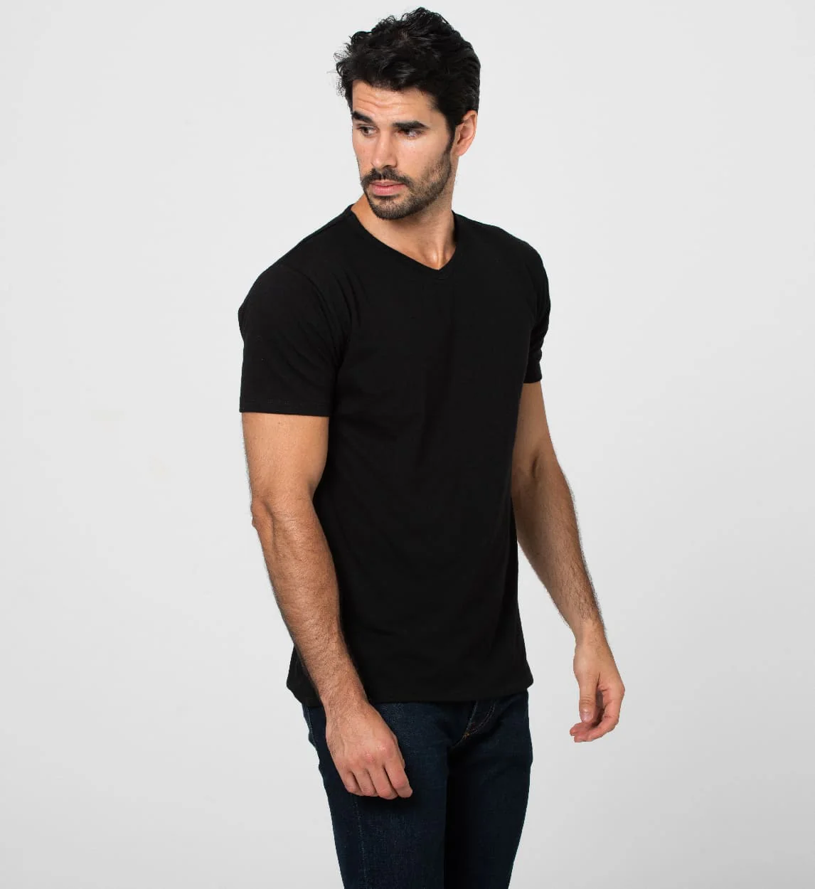 Camiseta Antisudor MaxDry Cuello V Negro Protección Axilar Extra - Image 4