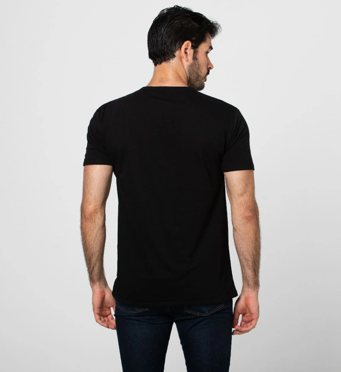 Camiseta Antisudor MaxDry Cuello V Negro Protección Axilar Extra - Image 6